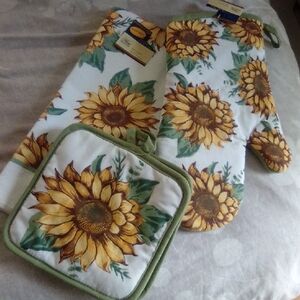 Sunflower Kitchen Set - Oven Mitt, Pot Holder, and Towel